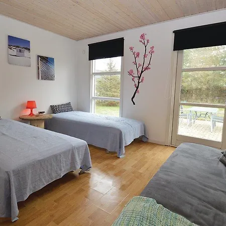 Semesterbostad Two-bedroom Holiday With A Fireplace 04