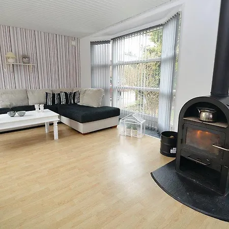 Semesterbostad Two-bedroom Holiday With A Fireplace 04 *